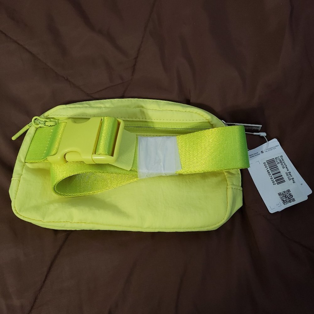 Lululemon Everywhere Belt Bag - Picture 9 of 11